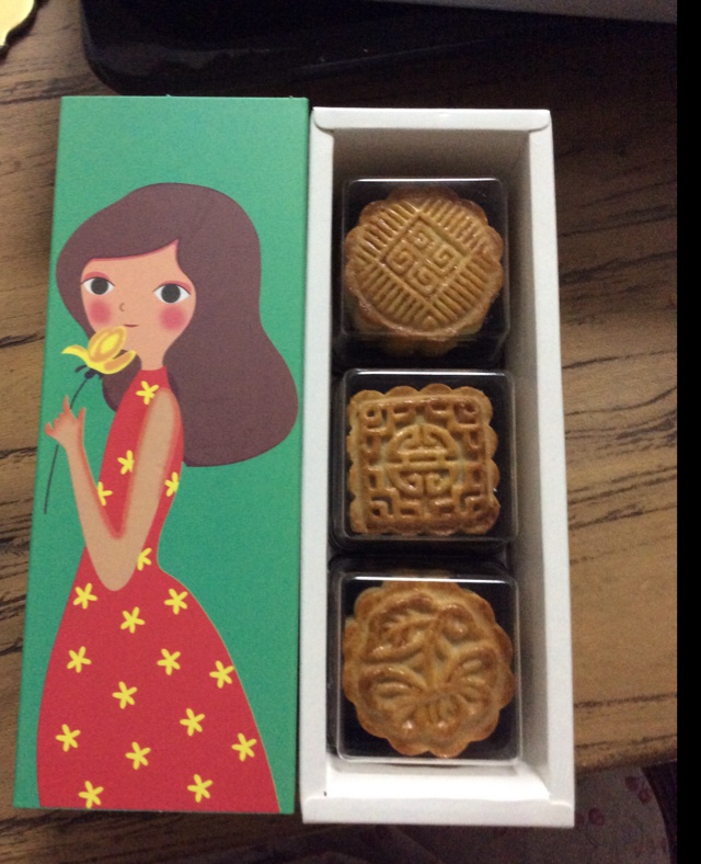 广式豆沙蛋黄月饼