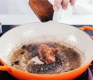 伊比利亚黑毛猪颈肉烩饭配法国黑喇叭菌的做法 步骤4