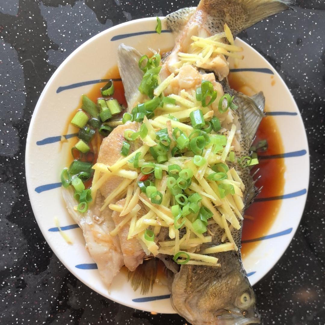 10分钟做 清蒸鲈鱼 （附切鱼图解）
