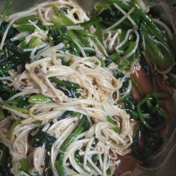 凉拌菠菜金针菇