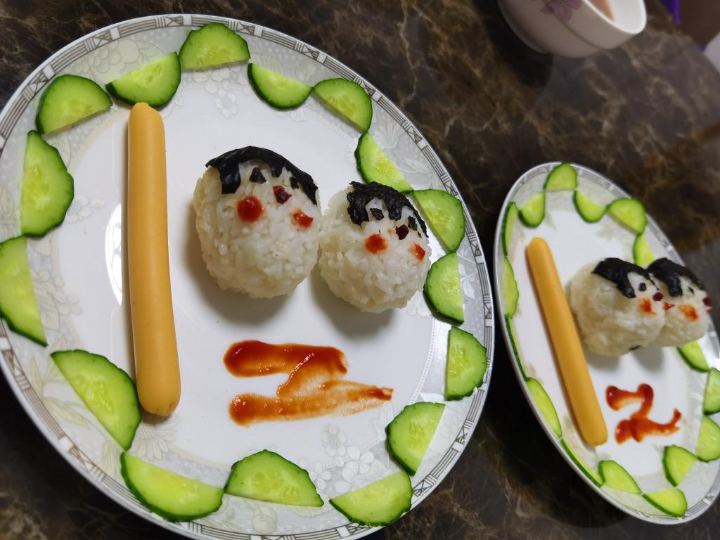 暖我家小暖迎来人生的第一次期末考试,爸爸要求必须弄个百分早餐吃吃