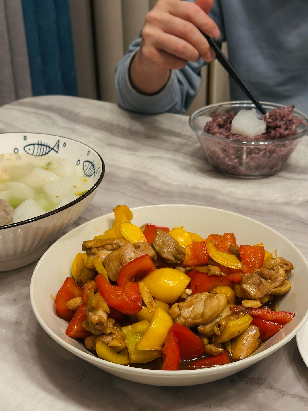 补维c的大菜-五彩缤纷彩椒青椒炒鸡腿肉