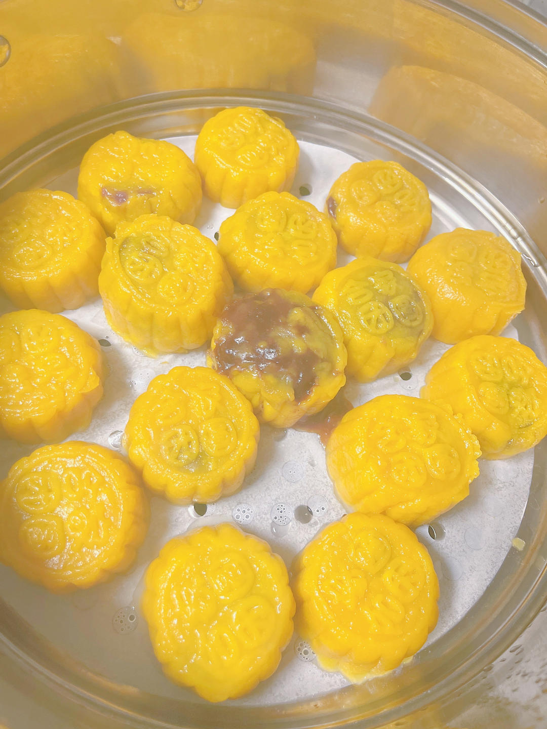 蒸着吃的南瓜月饼