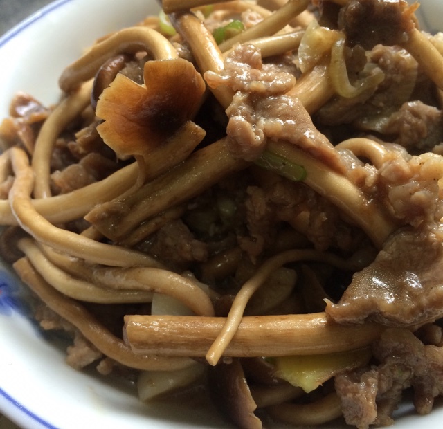 牛肉丝炒茶树菇
