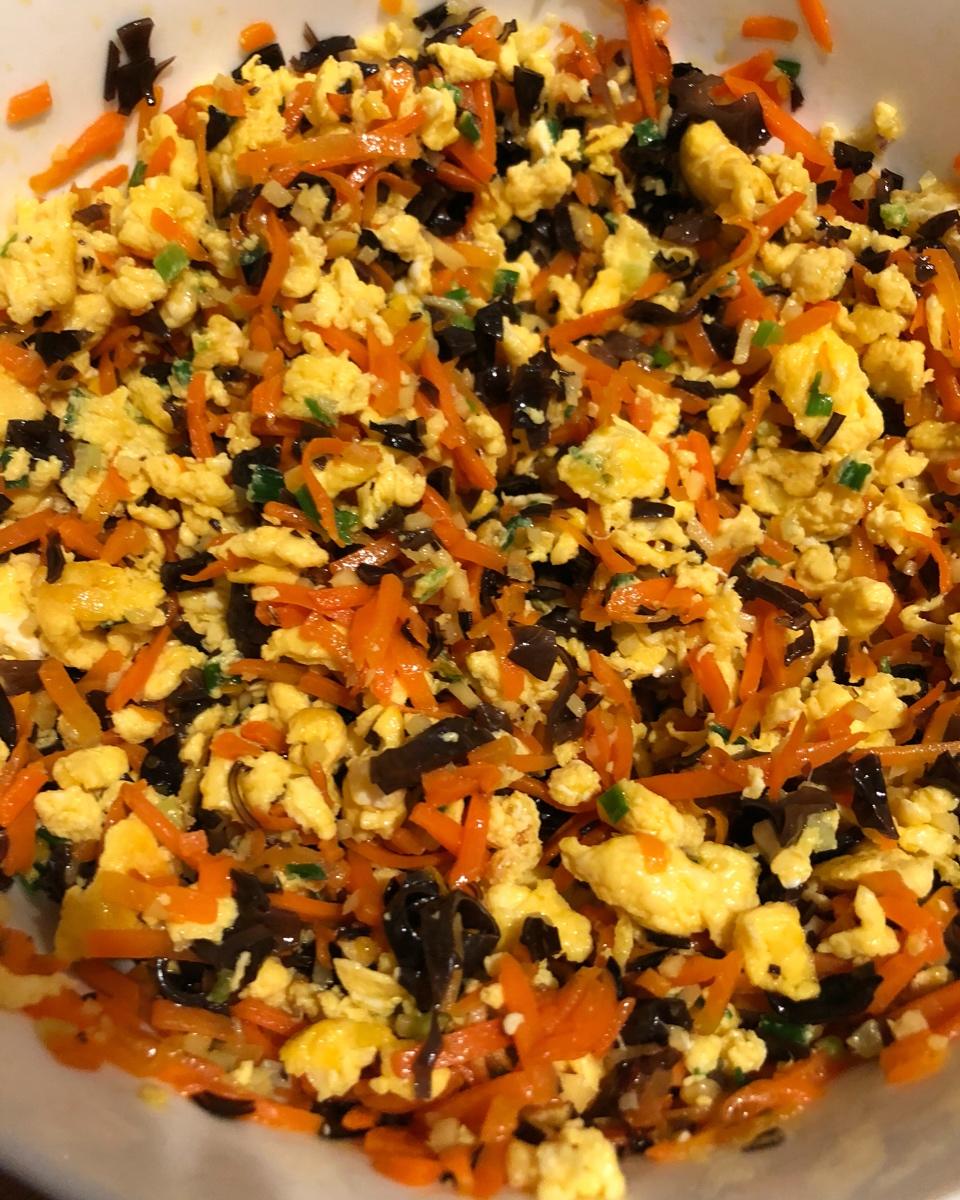 ξ晓萍ゝ做的胡萝卜鸡蛋香菇木耳素馅饺子