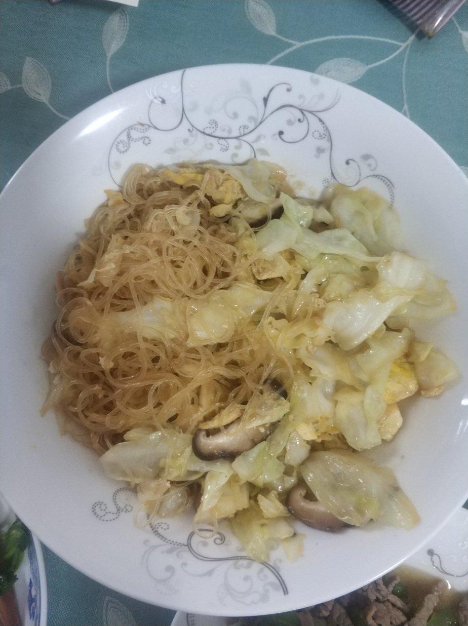 包菜粉丝炒鸡蛋