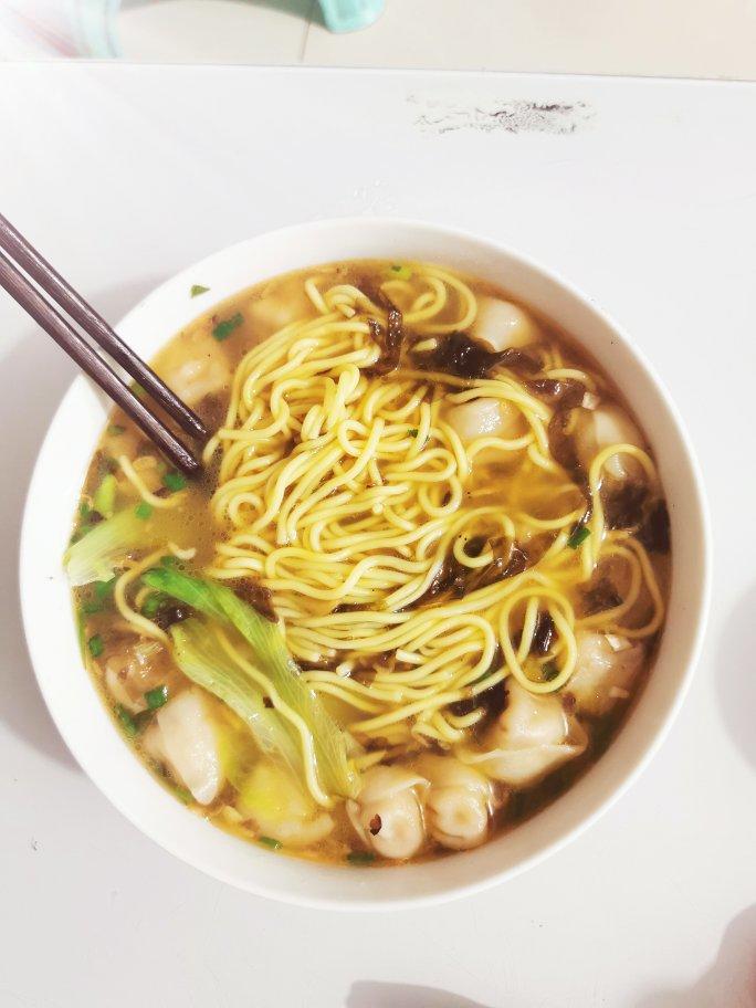 灵魂汤汁小馄饨（小馄饨快速包法）
