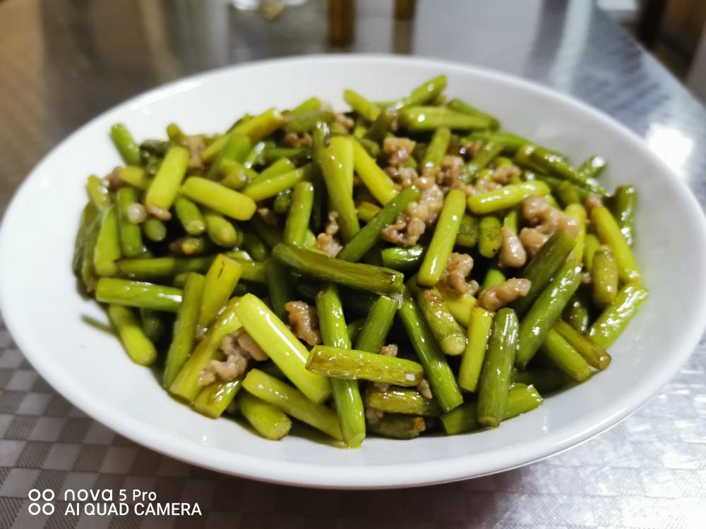 肉沫香煸蒜苔的做法