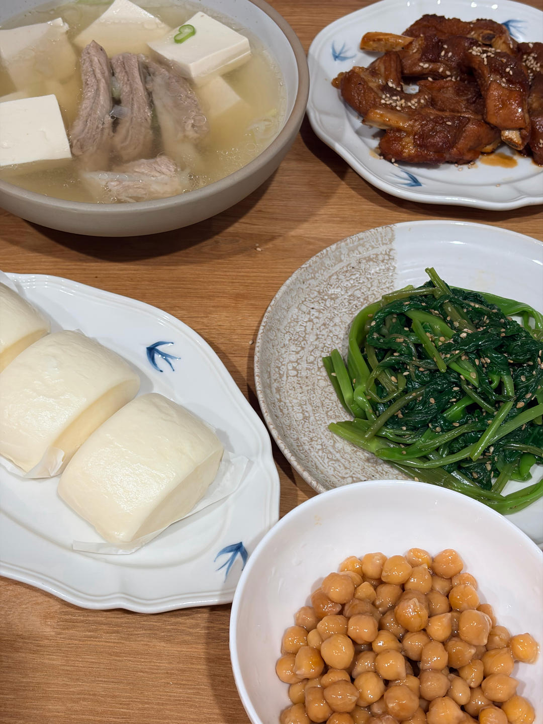 排骨豆腐汤、糖醋排骨、拌空心菜