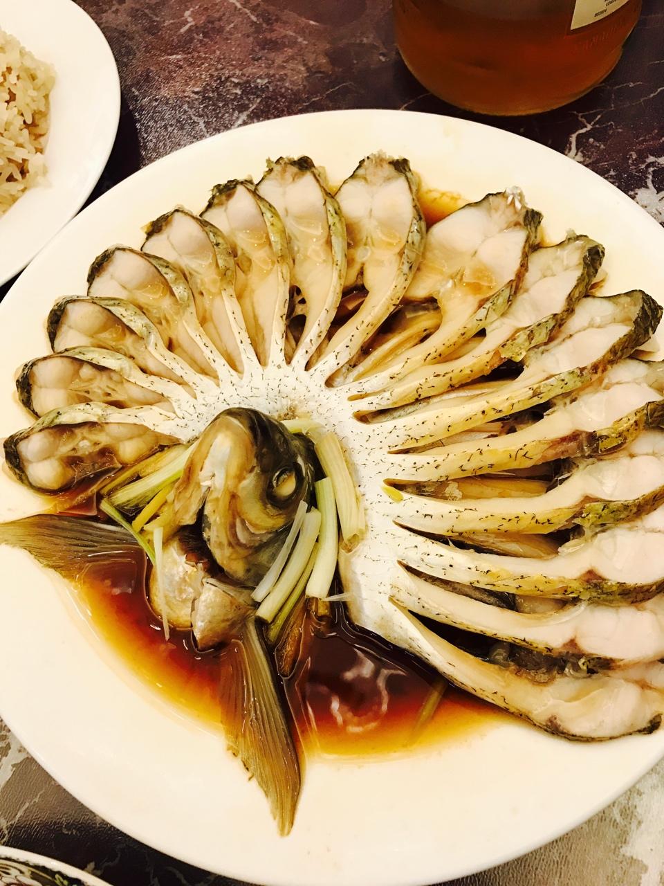 霸气的厨霸霸做的清蒸孔雀开屏鱼