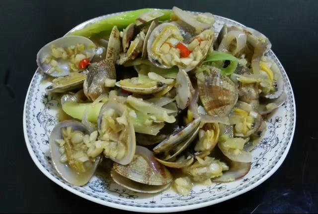 蒜香炒花甲