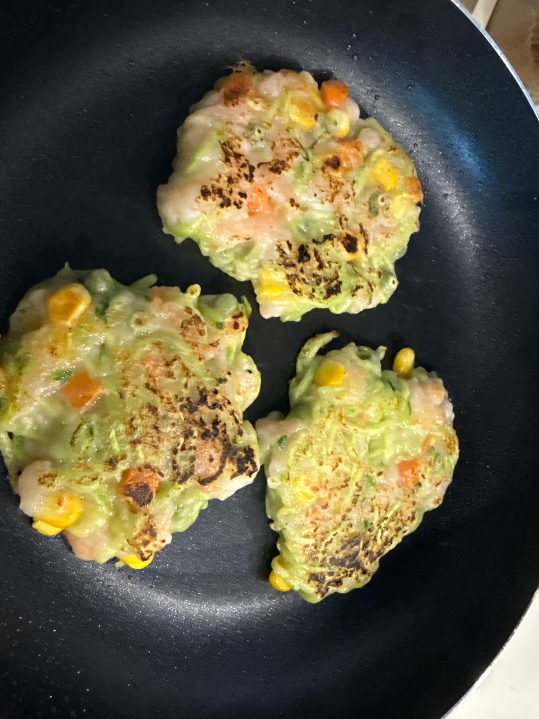 巨掉秤有好吃的黄瓜虾滑饼