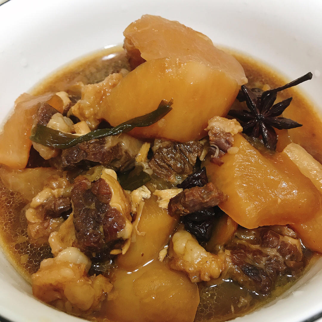 萝卜牛腩煲