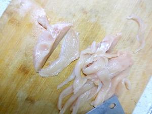 自制火锅嫩滑鸡肉片的做法 步骤2
