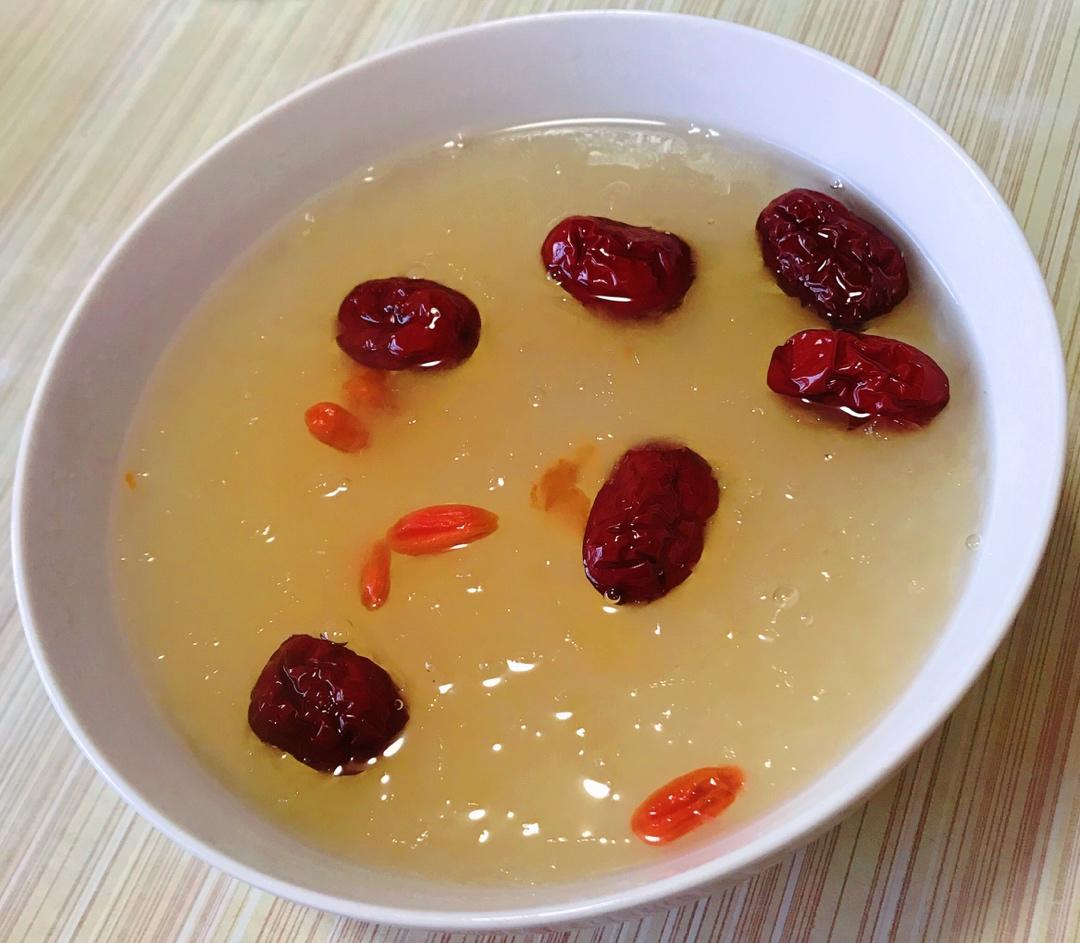 鲜银耳红枣汤 十分钟出胶