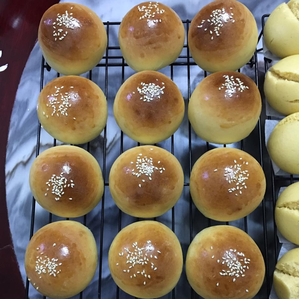 大人小孩都爱不释口的【蜂蜜牛奶小餐包】