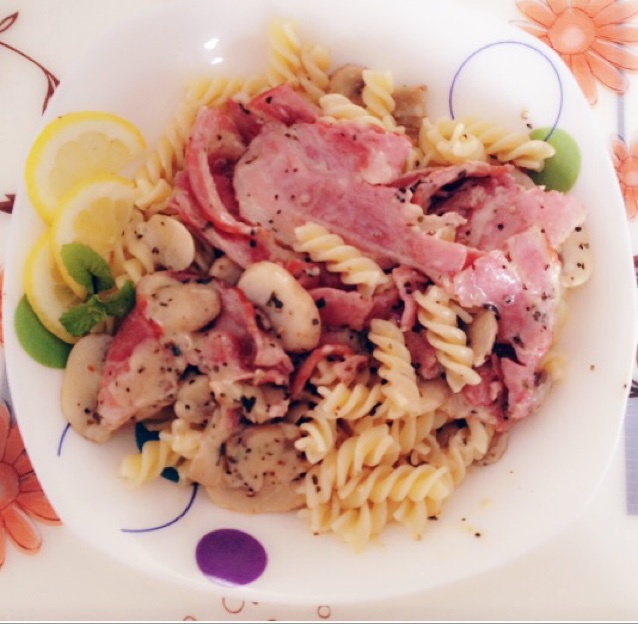 奶油培根蘑菇意面