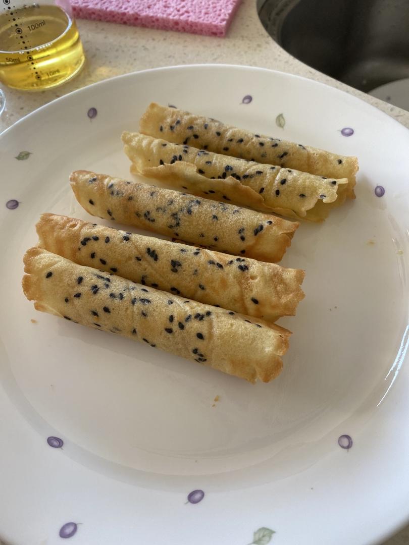 鸡蛋卷，平底锅就能做，酥到掉渣