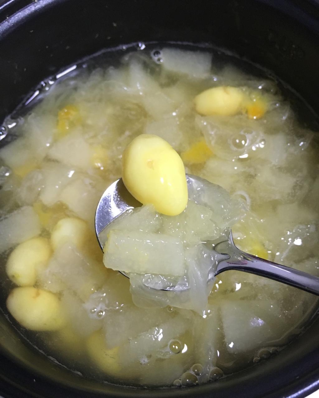 潘潘朵做的雪耳白果红枣雪梨糖水