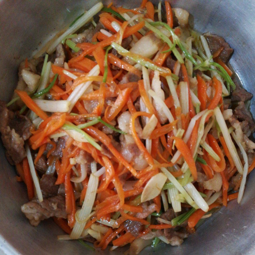 芹菜木耳炒肉丝