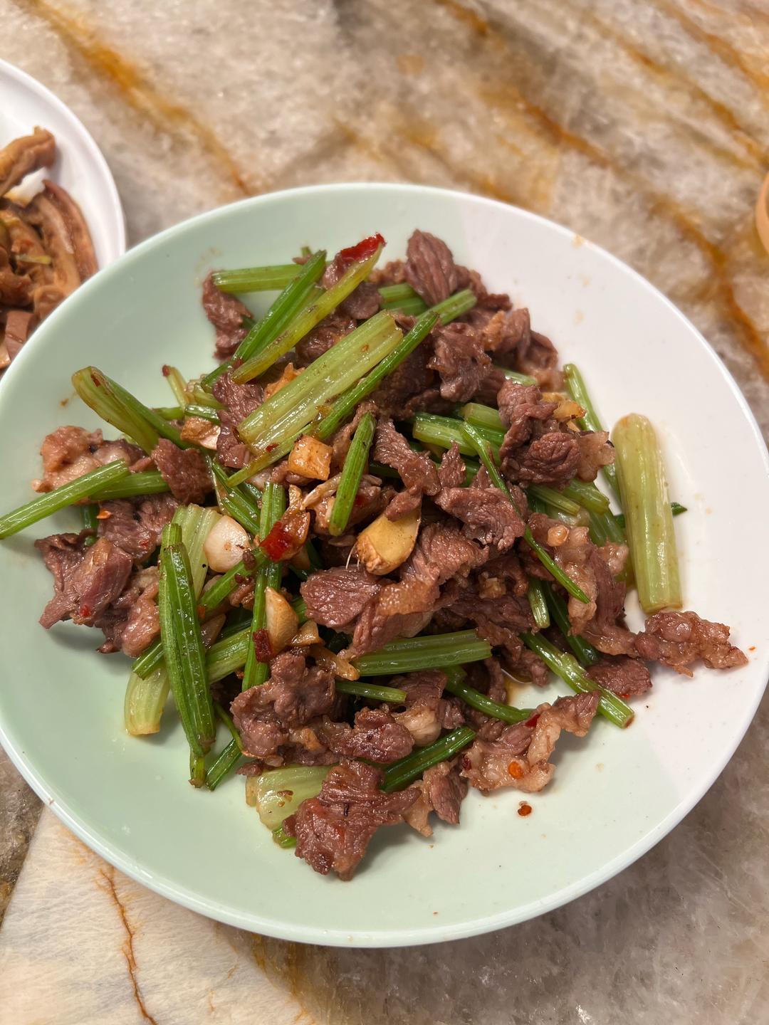 芹菜炒牛肉