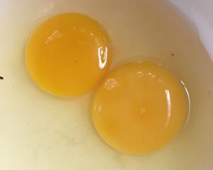 Q弹香滑木耳鸡蛋羹减肥必备（这道菜制作超简单，减肥又营养）的做法 步骤1