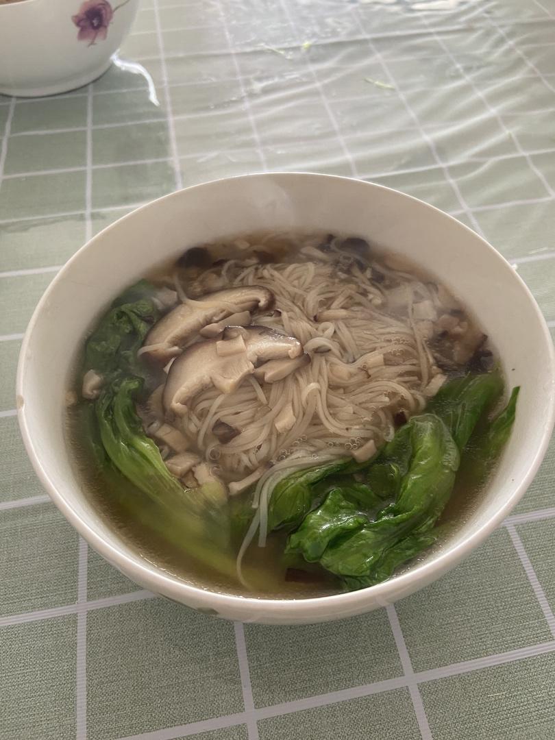 菌汤面条 看得见的香菇 尝得到的鲜美 这才是真正的菌汤