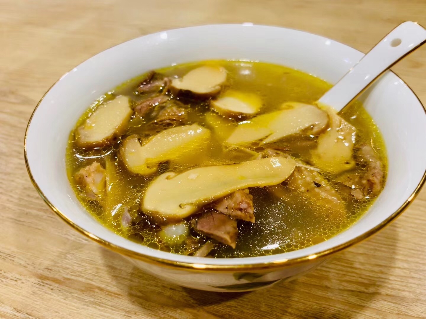 野生松茸炖鸡汤的做法