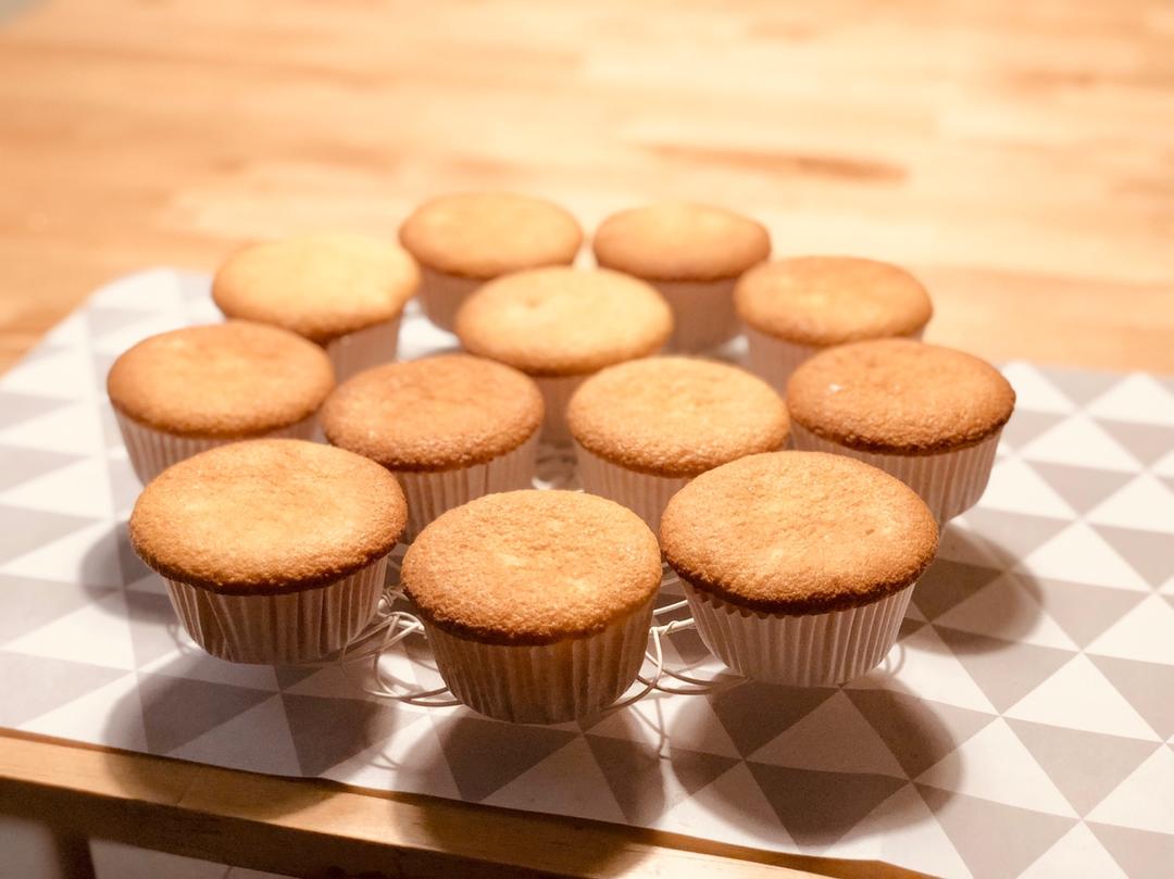 简单快手海绵杯子蛋糕（超详解版）