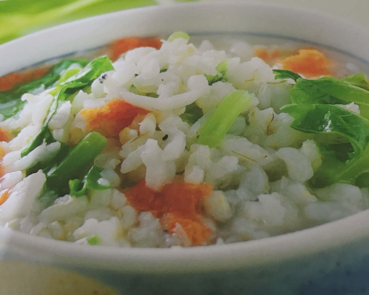 苋菜银鱼糙米粥的做法