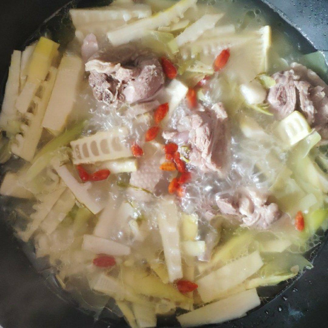 竹笋煲鸭子