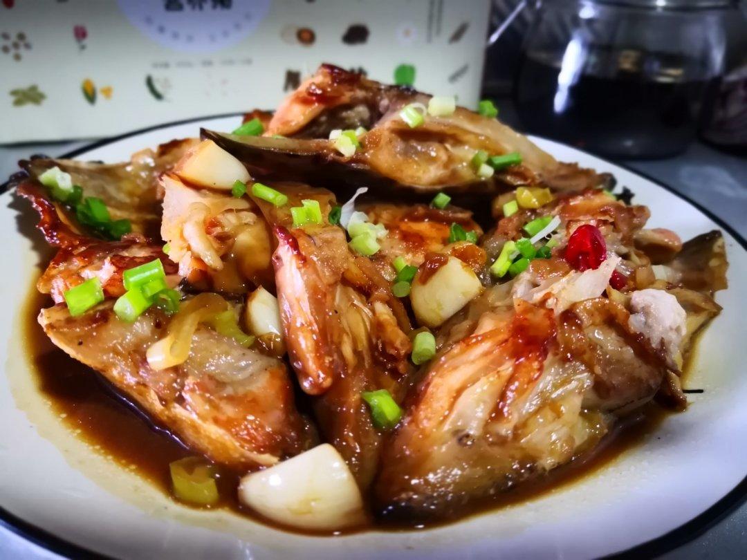 这么做《中餐厅》里的砂锅鱼头煲，超简单！
