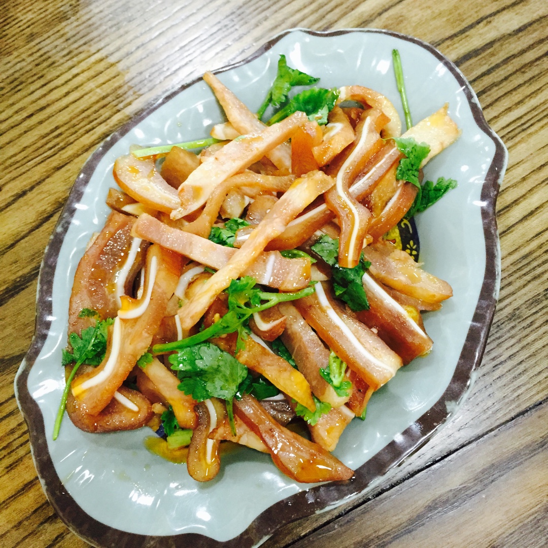 虞美人做的凉拌猪耳朵