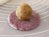 紫薯蛋黄酥的做法 步骤23