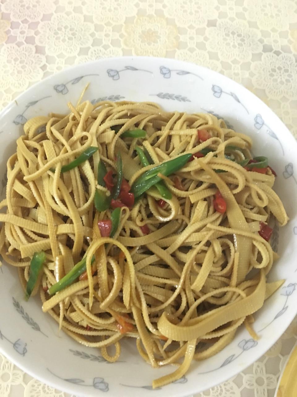 辣炒豆腐皮的做法