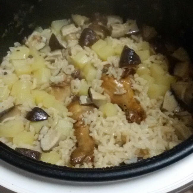 土豆焖饭（电饭锅版）
