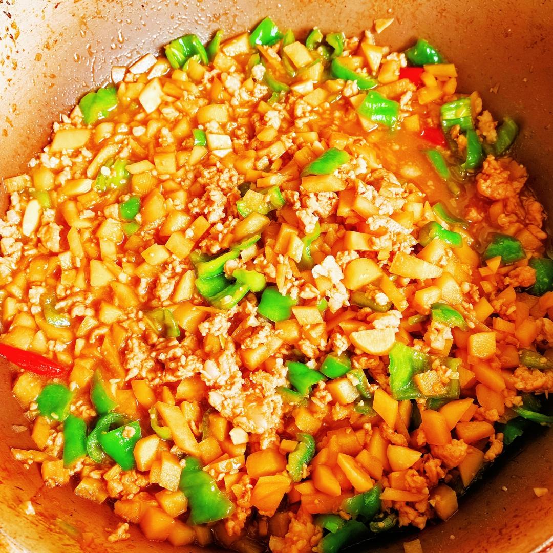 『青椒肉末土豆丁』