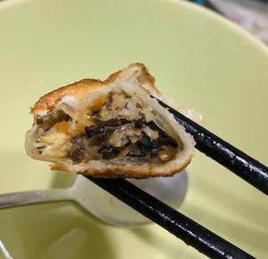 有「内涵」的煎饺🥟木耳香菇胡萝卜鸡蛋粉丝猪肉饺子的做法 步骤6