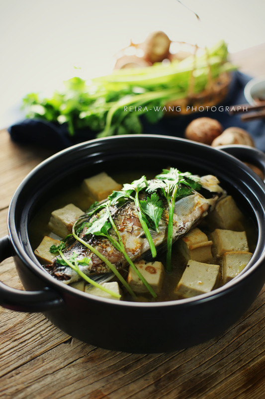 芹菜鲫鱼豆腐