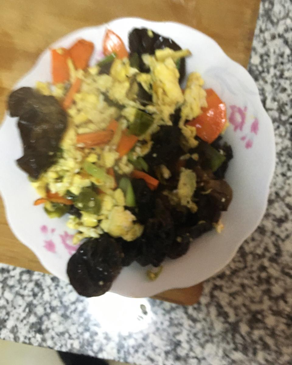 黑木耳青椒炒鸡蛋（营养又下饭）