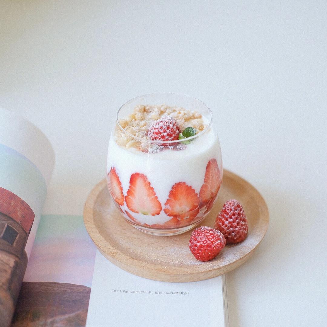 椰奶酒香草莓芝士杯（超快手呱呱杯）