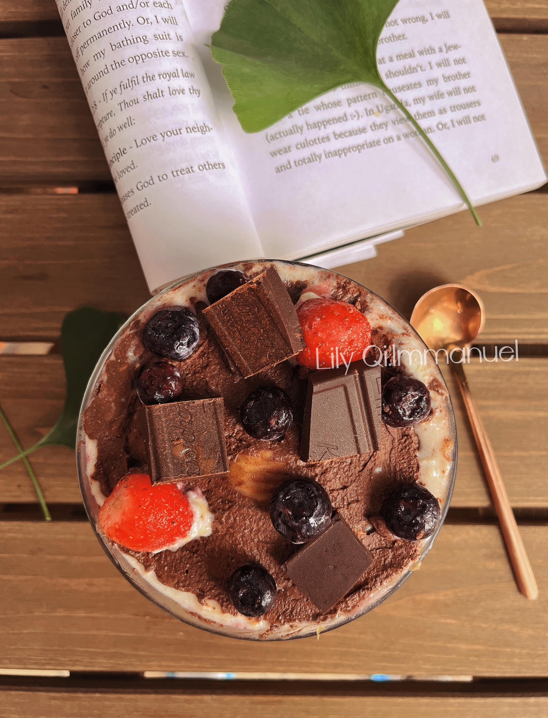 莓果黑巧克力奇亚籽隔夜燕麦