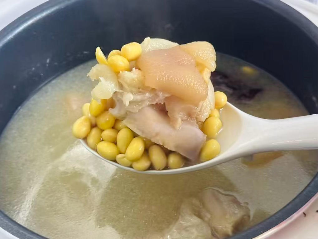 黄豆炖猪蹄