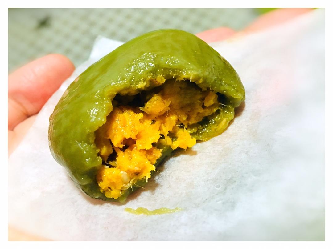 网红青团～～咸蛋黄肉松青团