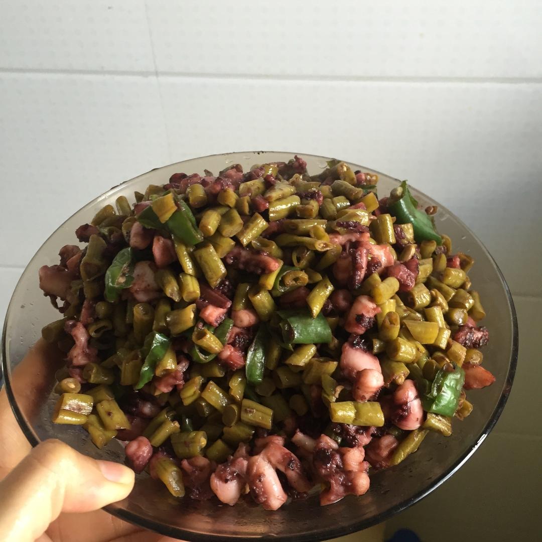 酸豆角尖椒炒章鱼粒
