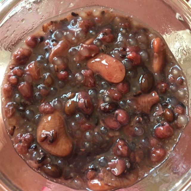 红豆薏米粥 (Red Bean and Pearl Barley Congee)