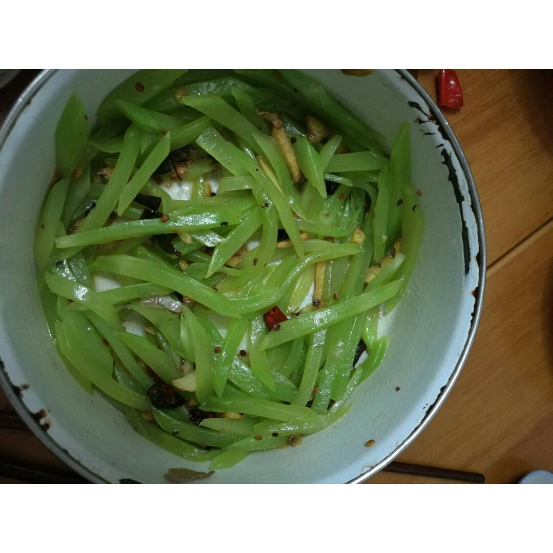 椒油炝拌莴笋