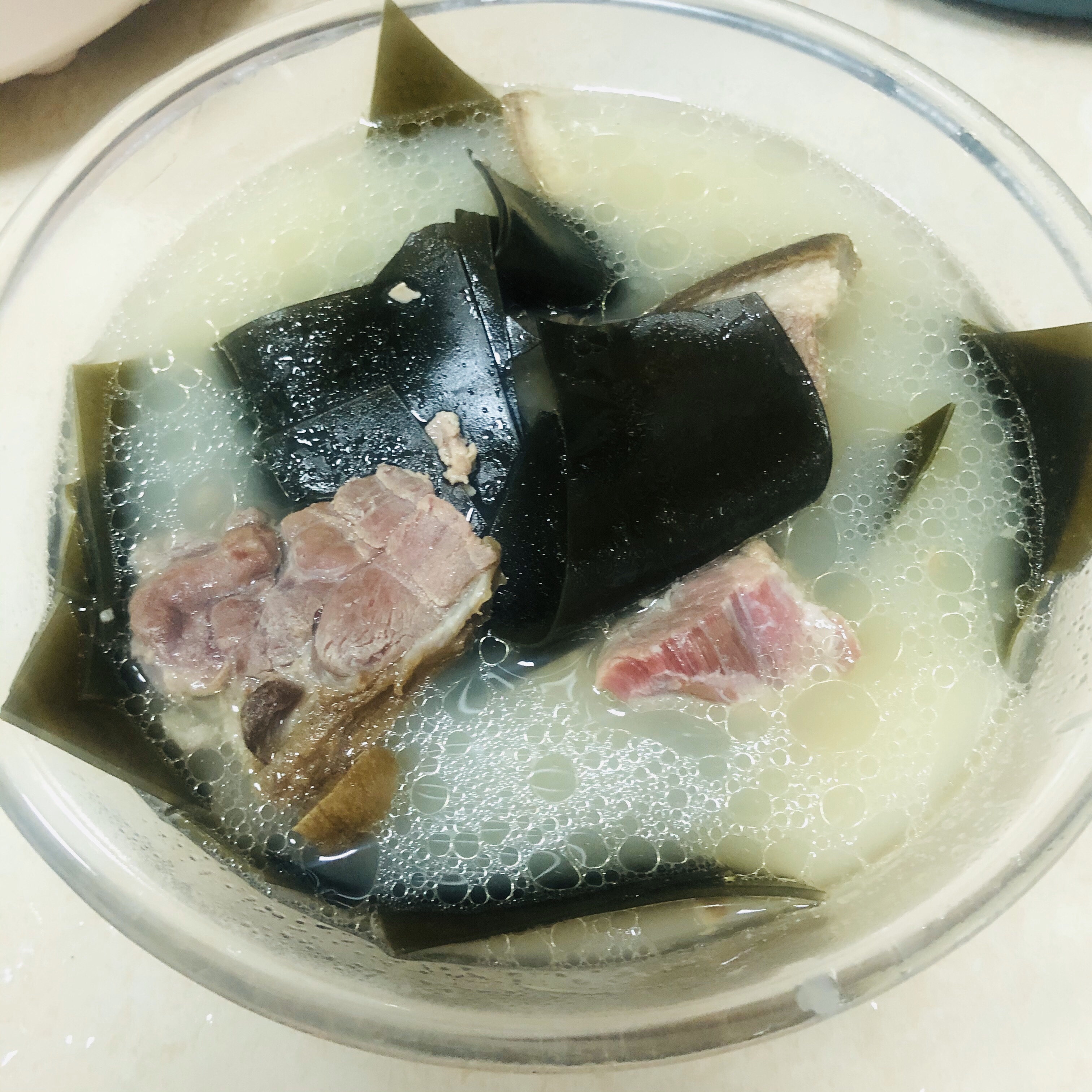 腊猪蹄海带汤