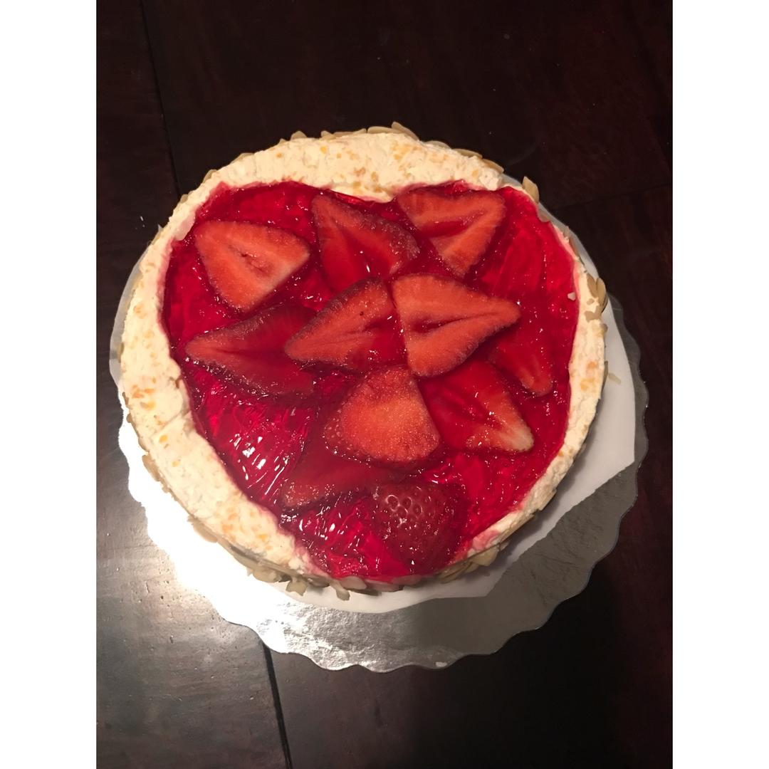 草莓果冻慕斯蛋糕