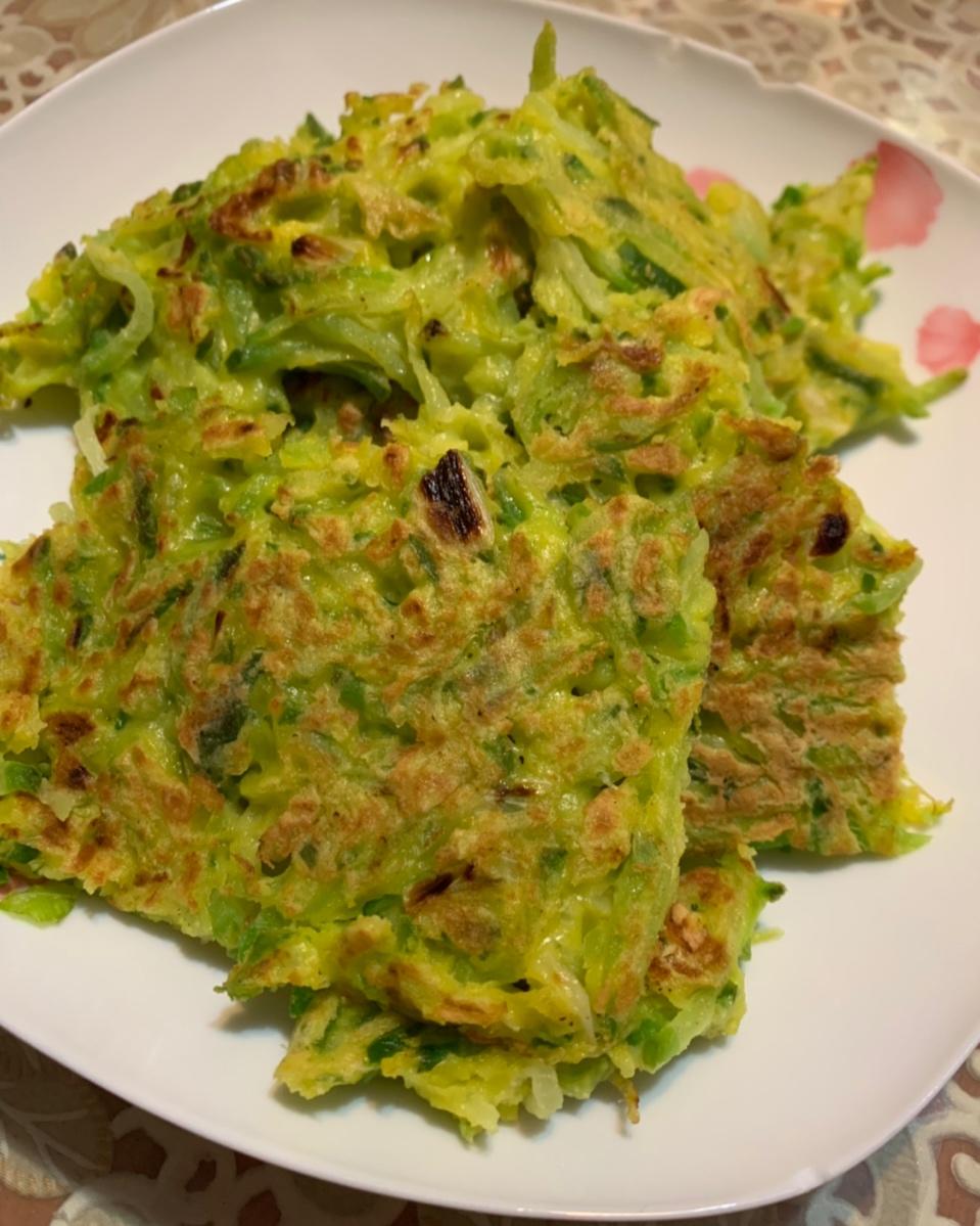 海霞妈妈做的青萝卜饼(萝卜丸子味的)